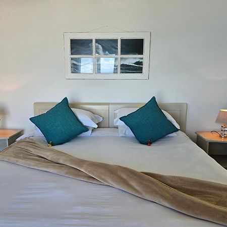 Swept Away Guesthouse - No-Loadshedding アイゼルフォンテン エクステリア 写真