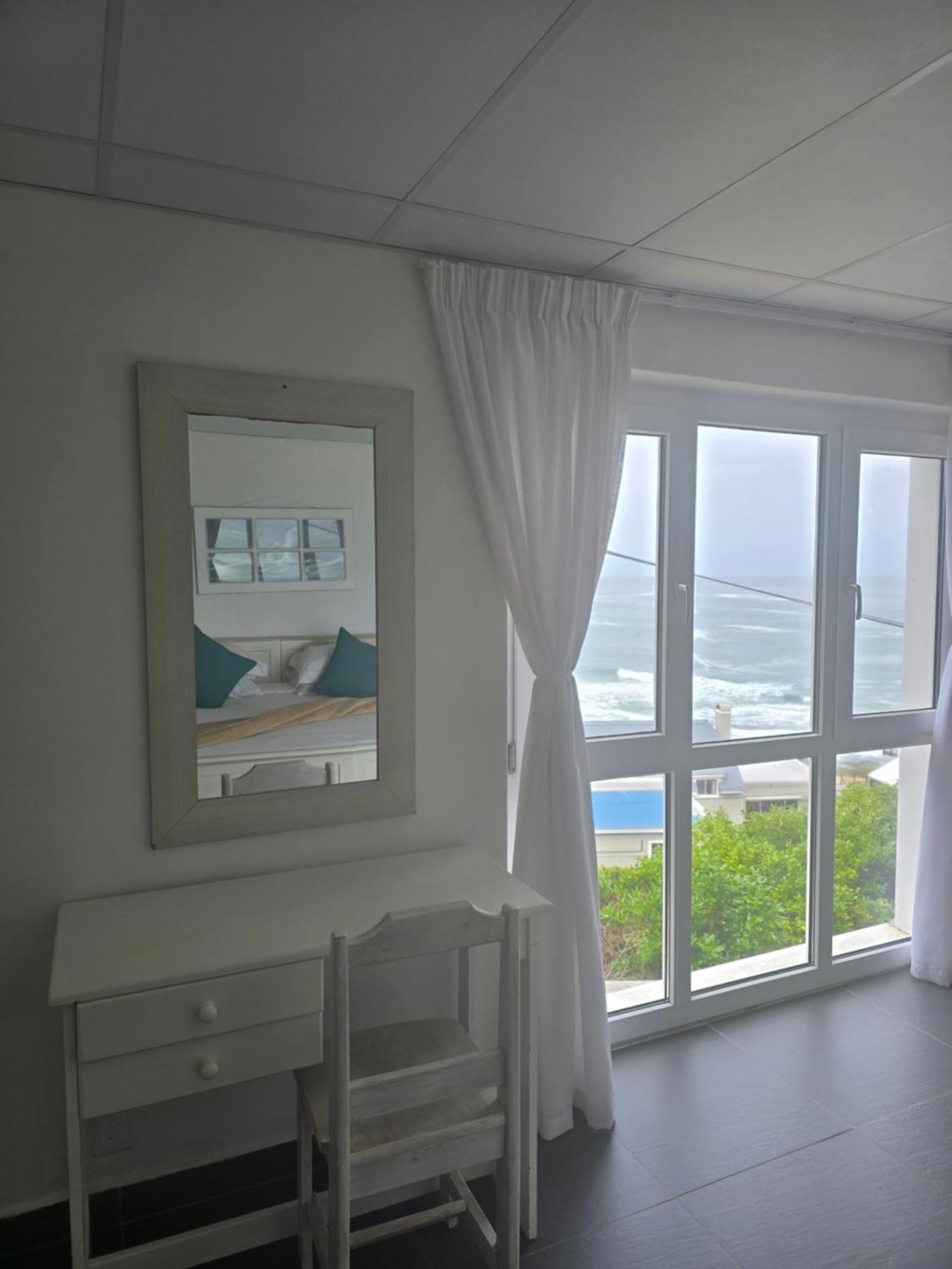 Swept Away Guesthouse - No-Loadshedding アイゼルフォンテン エクステリア 写真