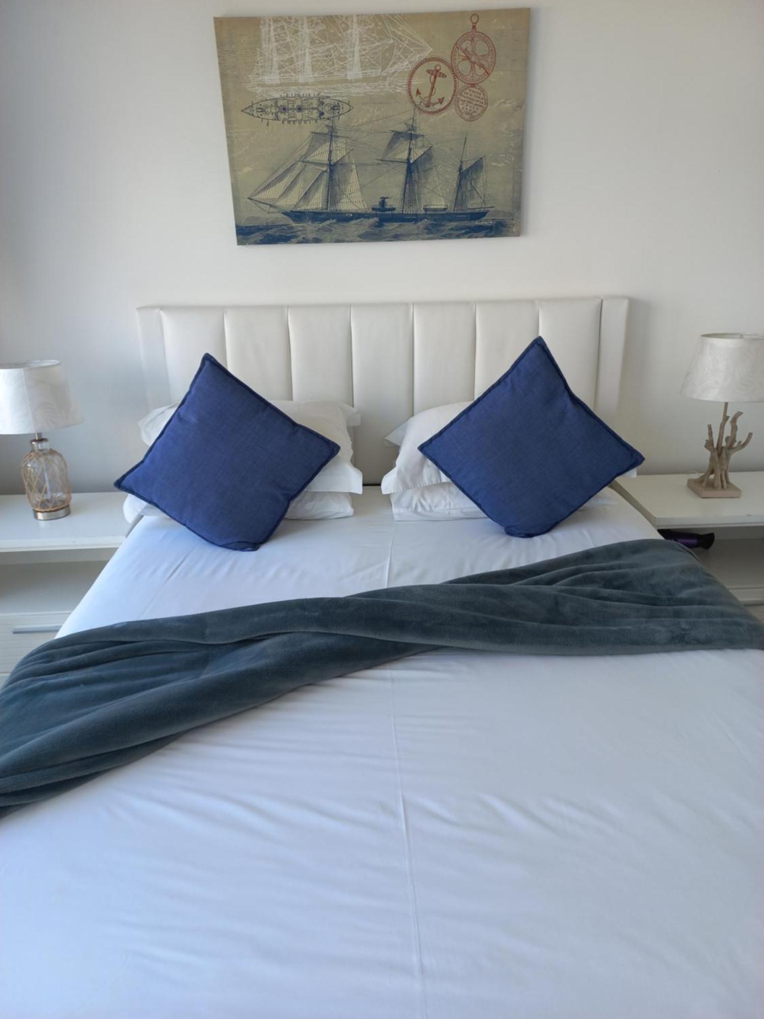 Swept Away Guesthouse - No-Loadshedding アイゼルフォンテン エクステリア 写真