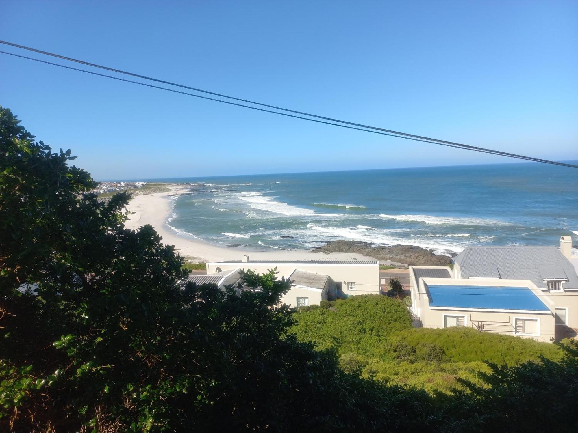 Swept Away Guesthouse - No-Loadshedding アイゼルフォンテン エクステリア 写真